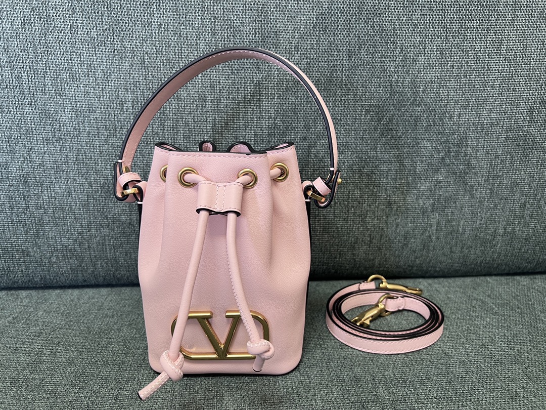 Valentino GARAVANIVLOGO SIGNATURE Bag-12*18*10CM