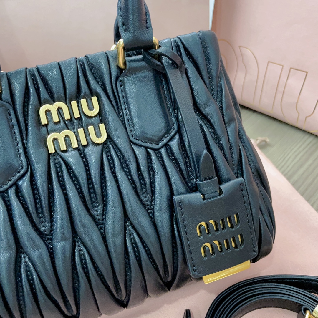 MiuMiu Tote-20 X16 X11CM