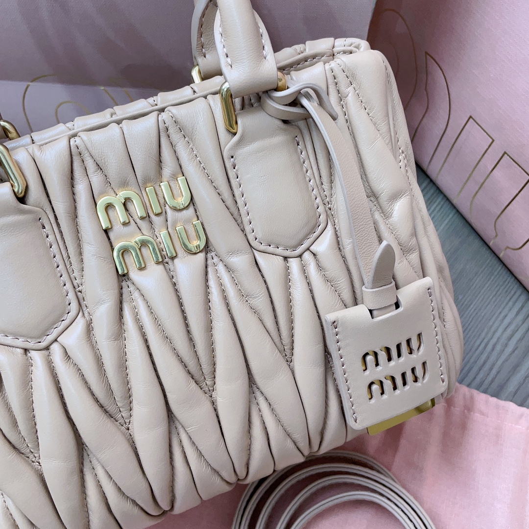 MiuMiu Tote-20 X16 X11CM