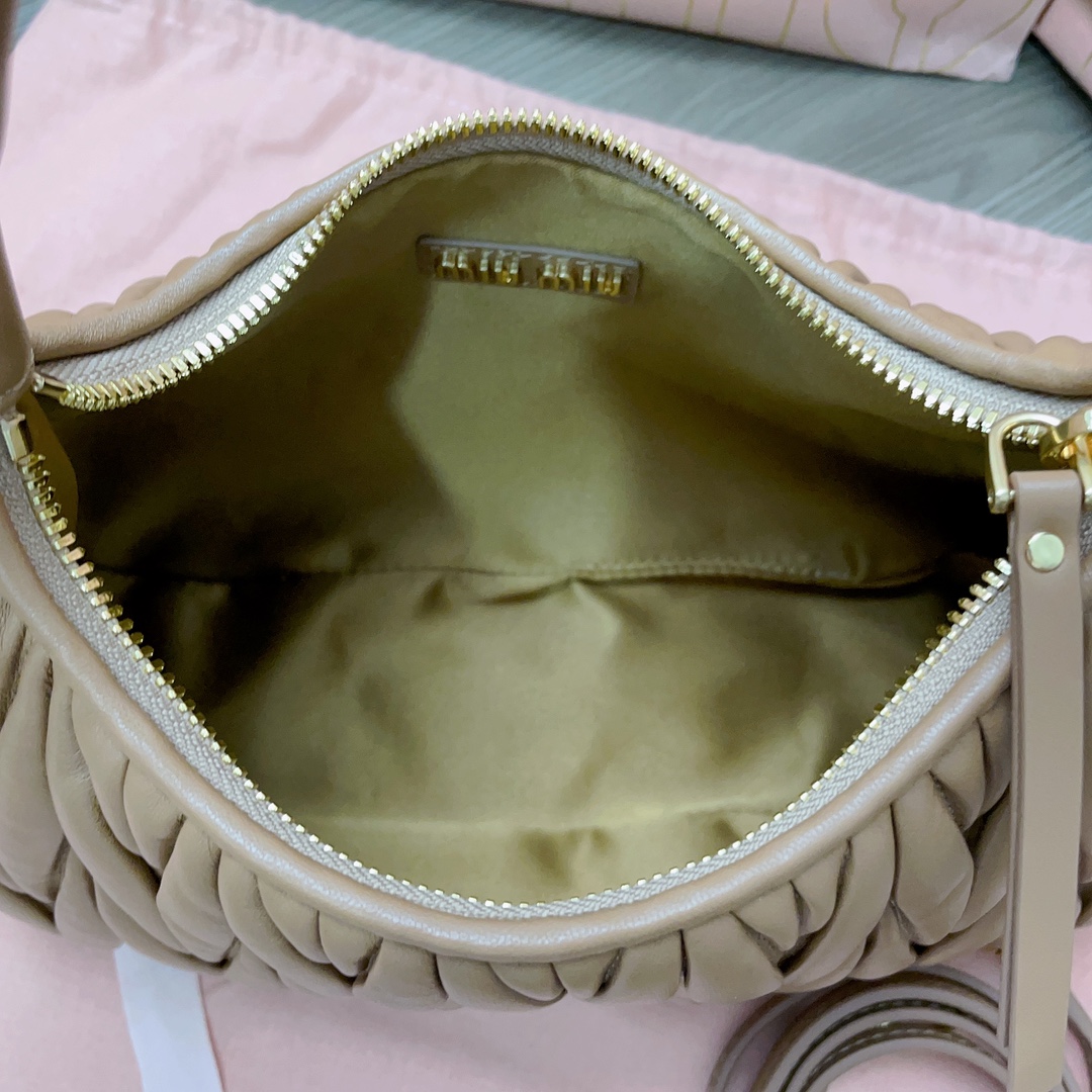 MiuMiu Bag-25X18X7CM