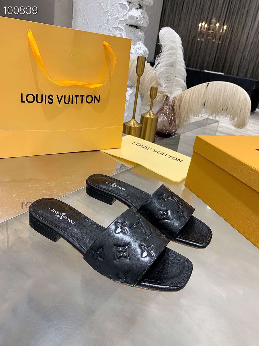 l**is V*t*n slippers