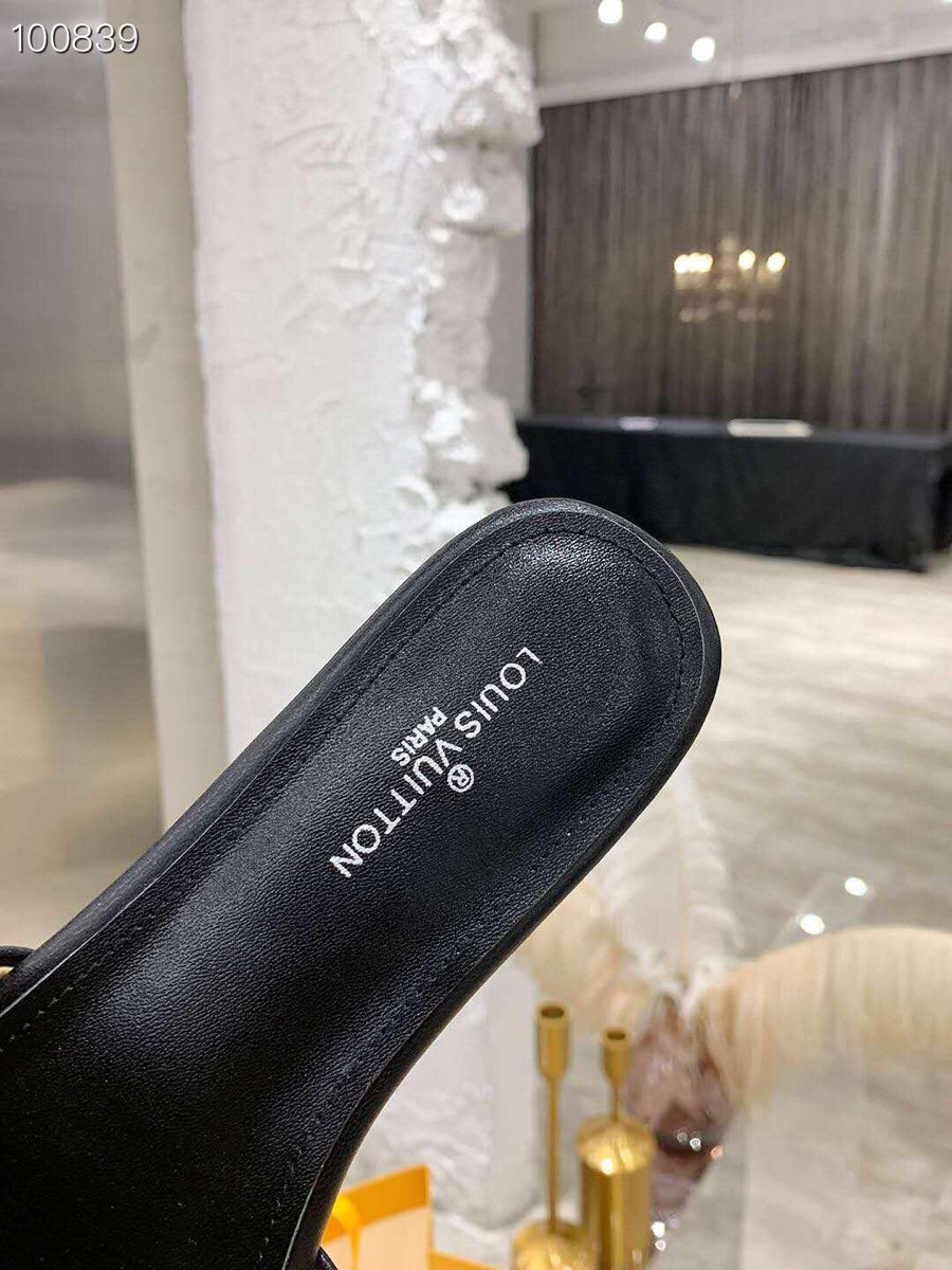 l**is V*t*n slippers