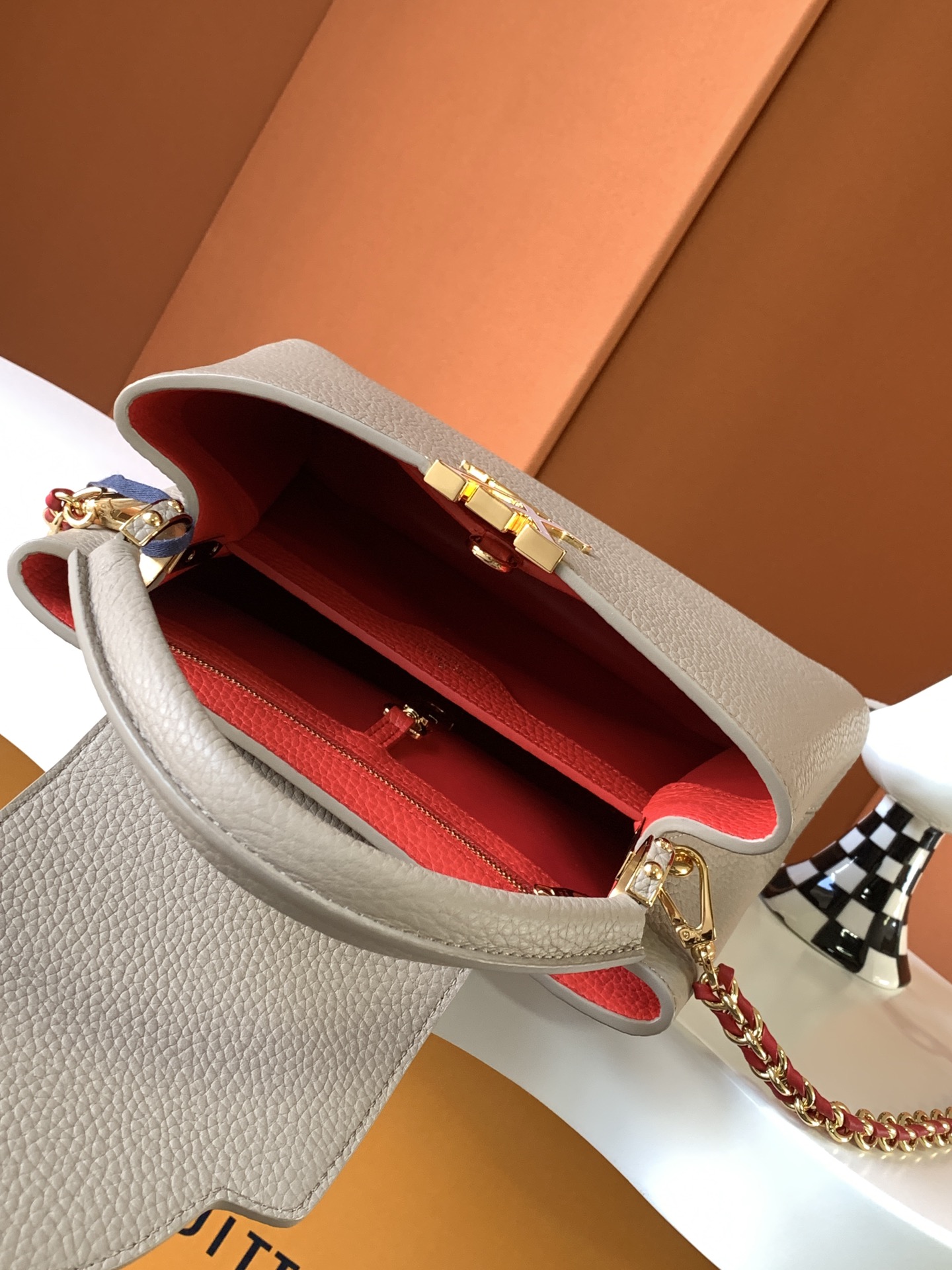 l**is V*t*n capucines bb-27*18*9cm