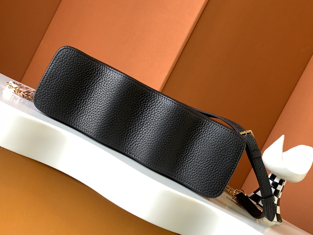 l**is V*t*n capucines bb-27*18*9cm