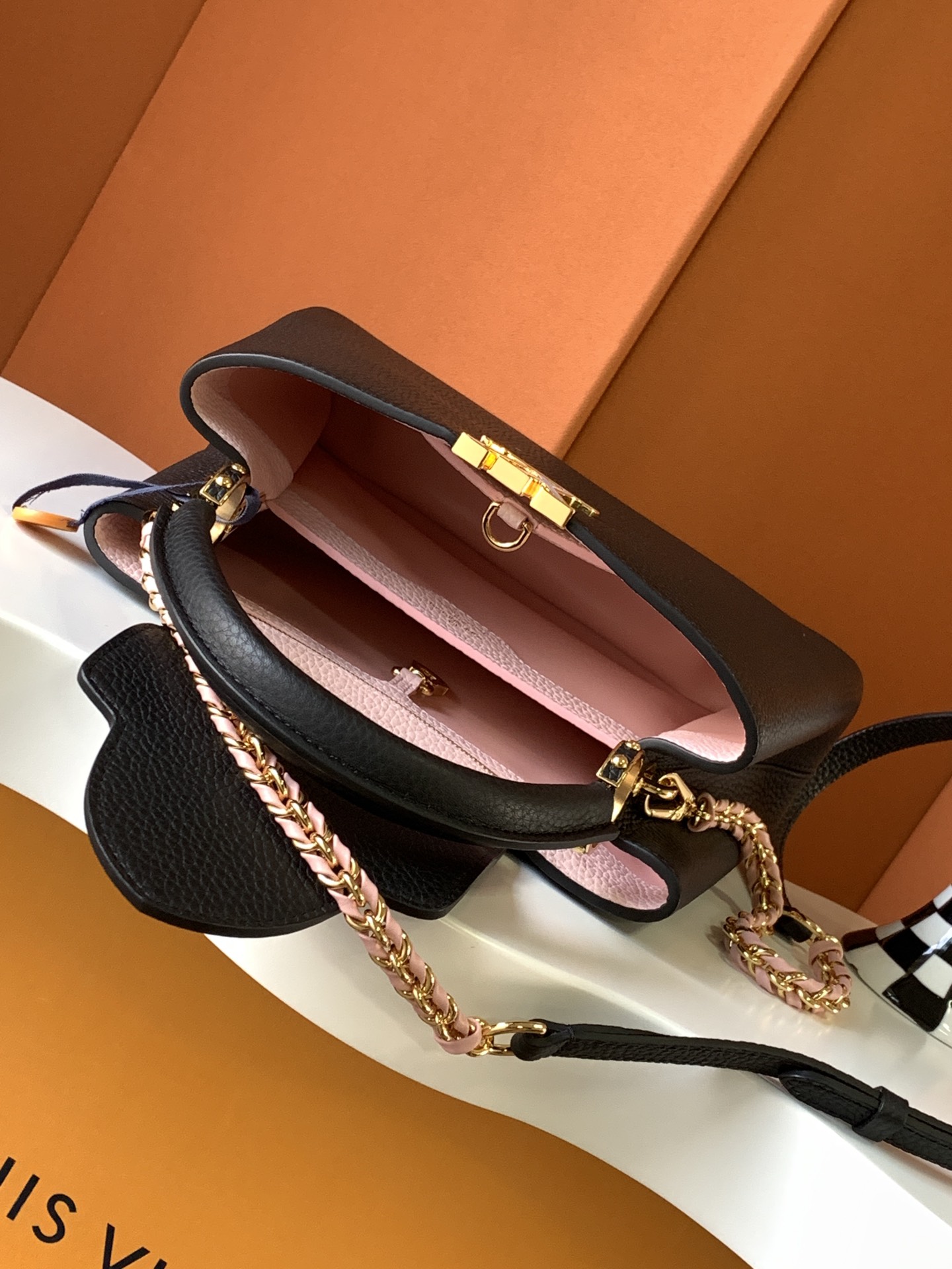 l**is V*t*n capucines bb-27*18*9cm