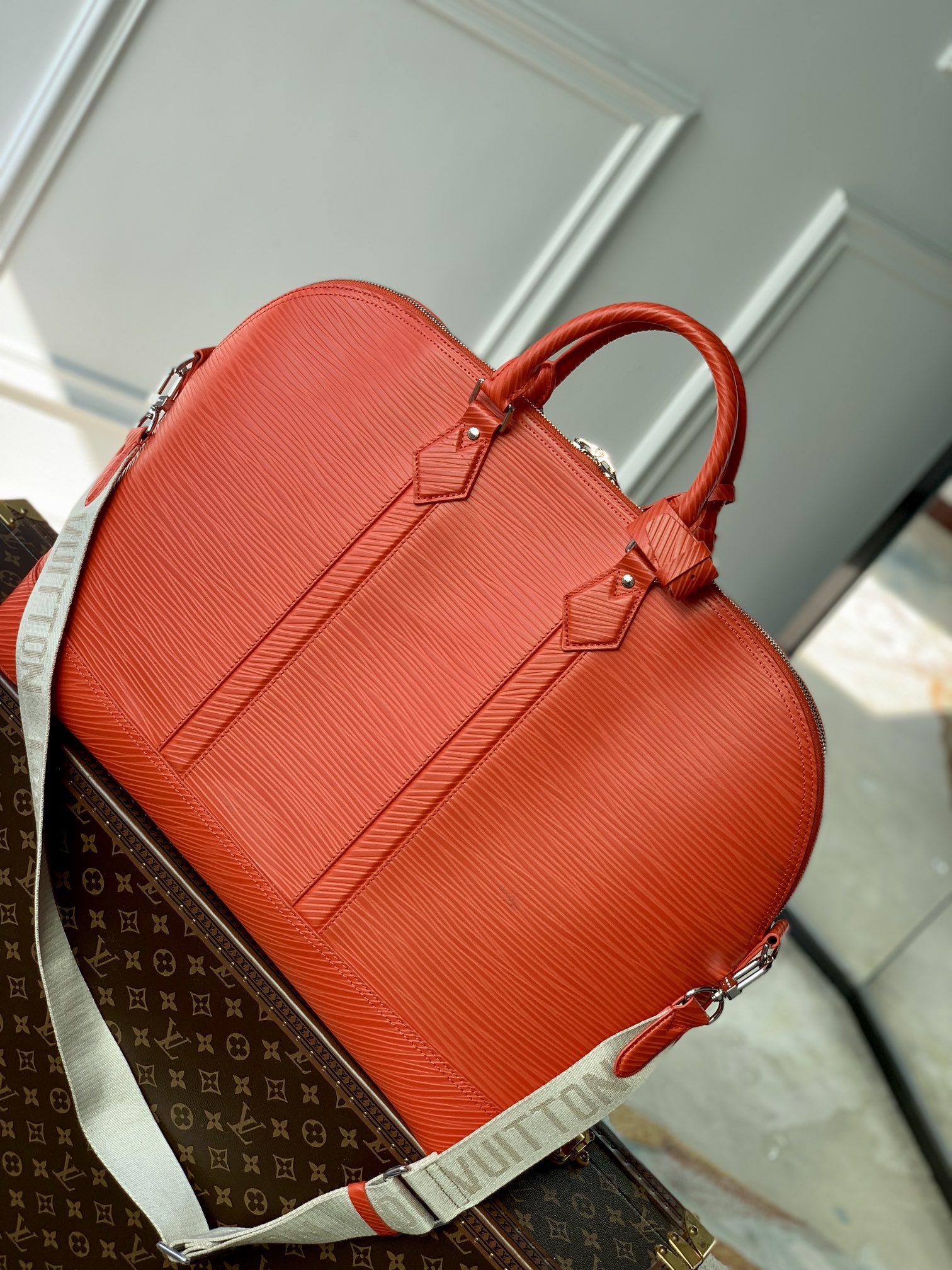 l**is V*t*n alma travel bag-64 x 42 x 22cm