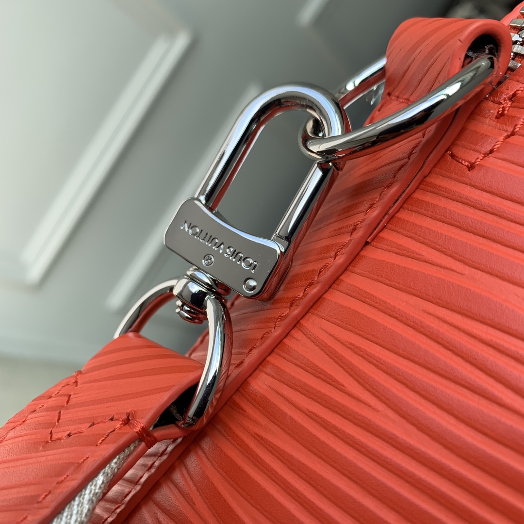 l**is V*t*n alma travel bag-64 x 42 x 22cm