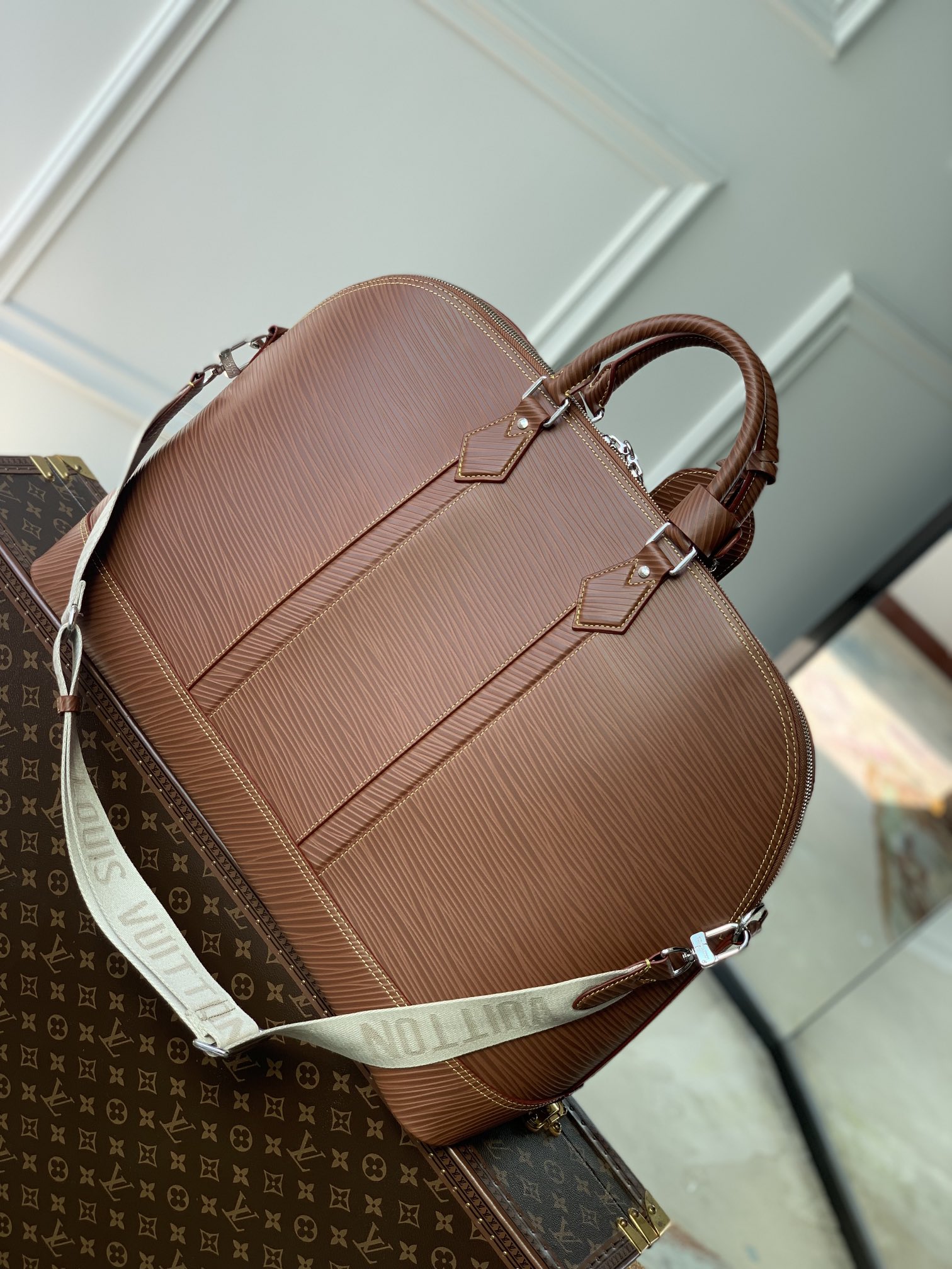 l**is V*t*n alma travel bag-64 x 42 x 22cm