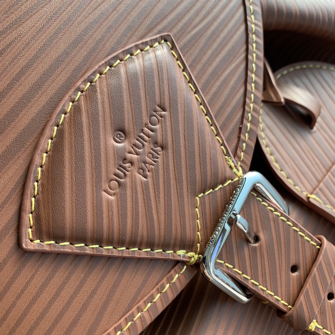 l**is V*t*n montsouris backpack-32 x 40 x 19cm