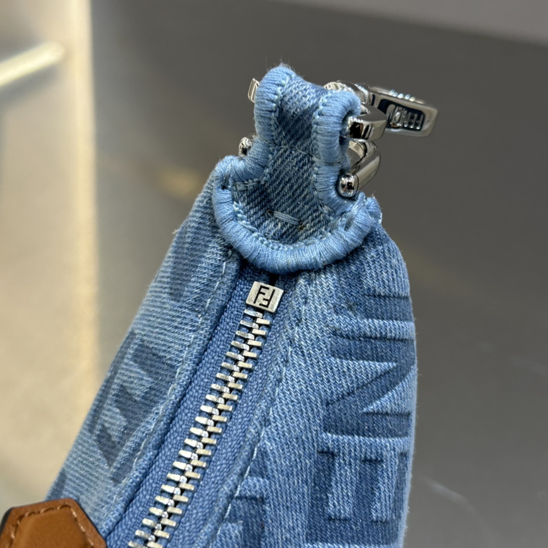 F**di praphy-16.5x14x5cm