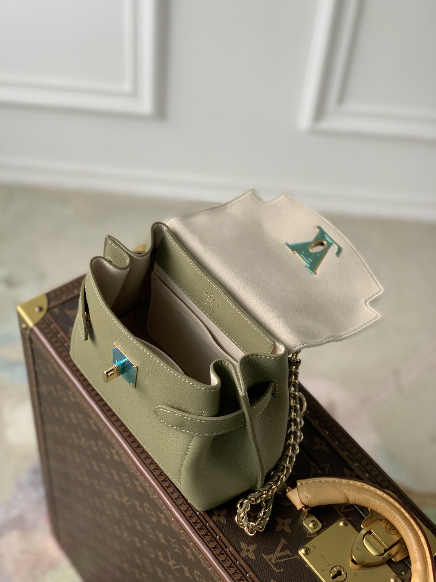 l**is V*t*n lockme ever 23x17x10cm