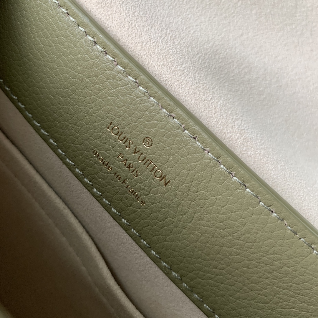 l**is V*t*n lockme ever 23x17x10cm