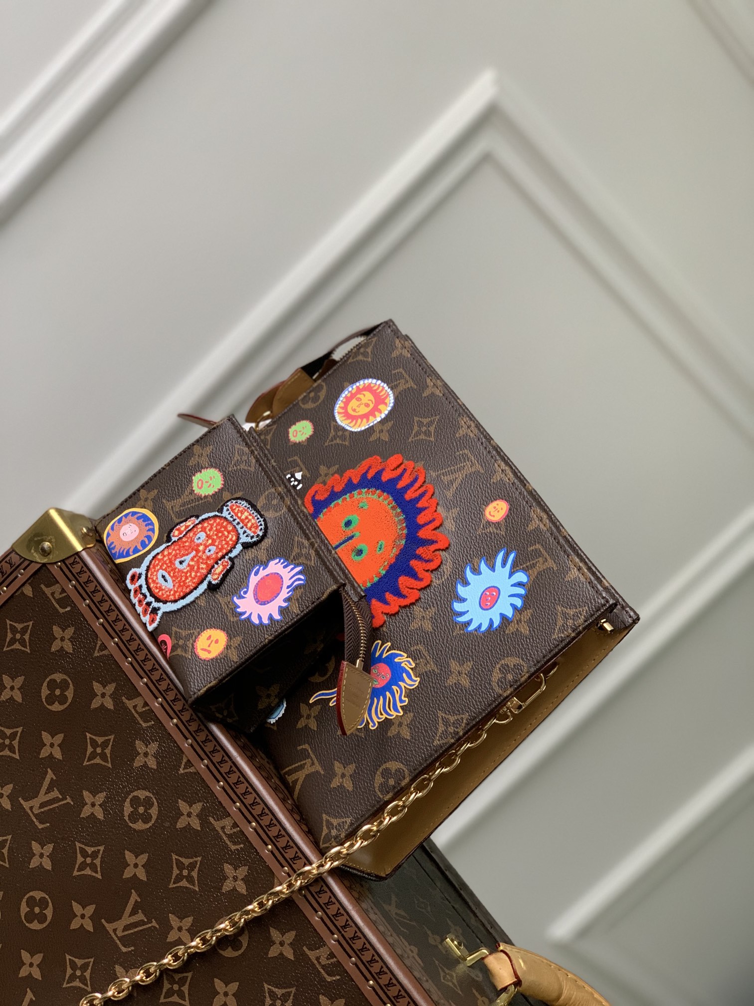 l**is V*t*n x yk toiletry pouch on chain - 25 x 20 x 5.5 cm