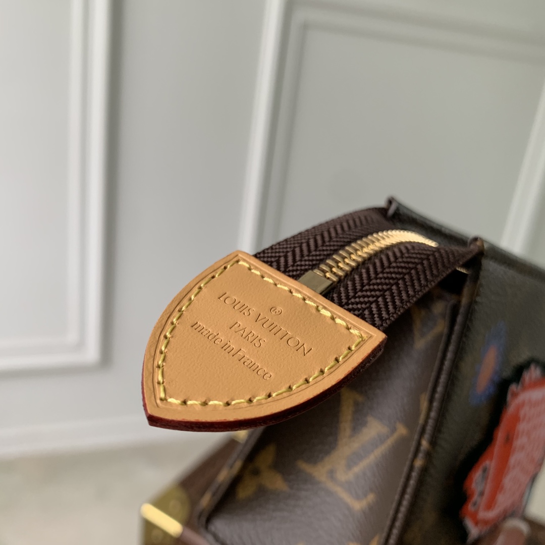 l**is V*t*n x yk toiletry pouch on chain - 25 x 20 x 5.5 cm