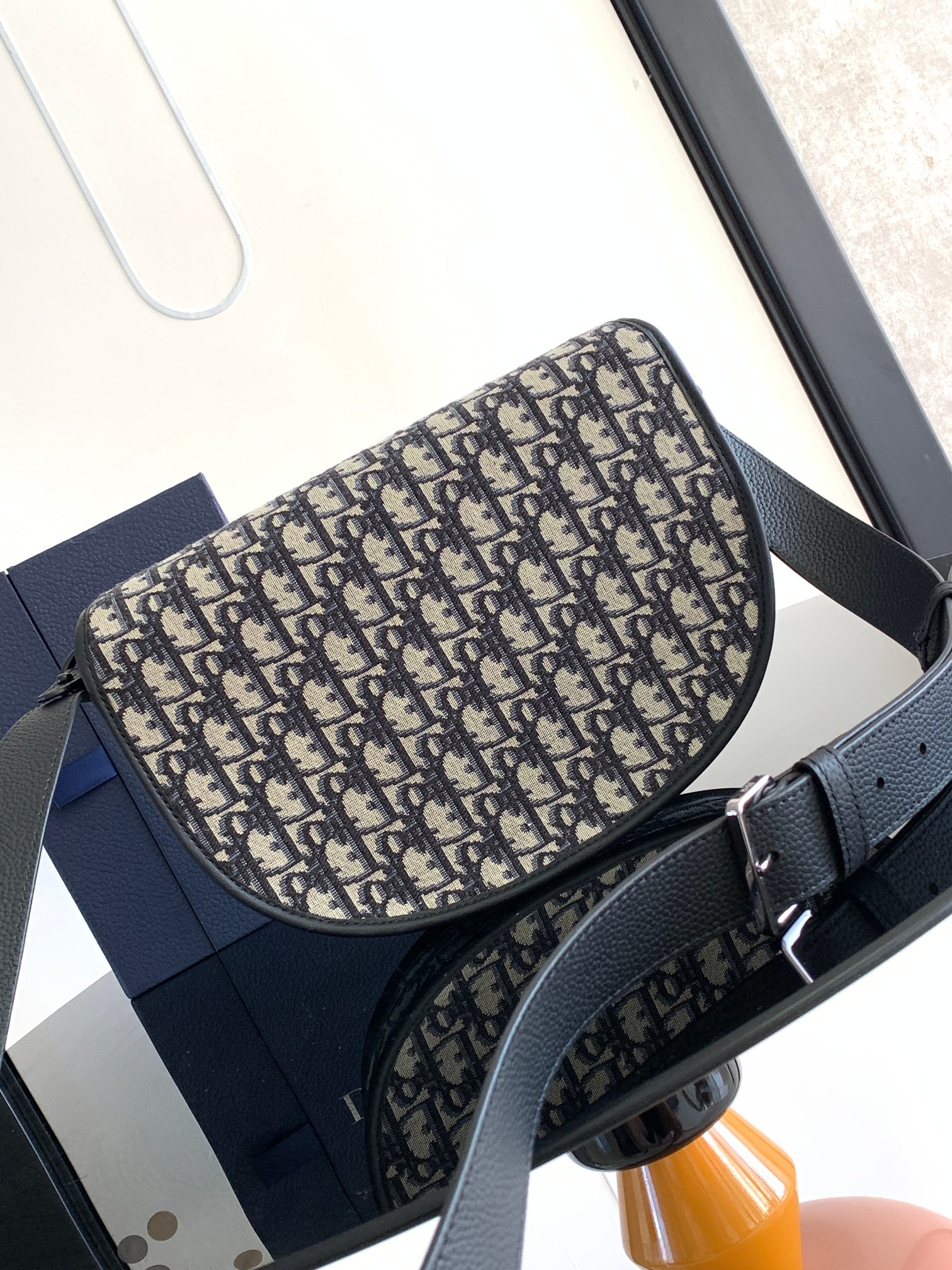 D*or gallop messenger bag-28 x 22 x 7 cm