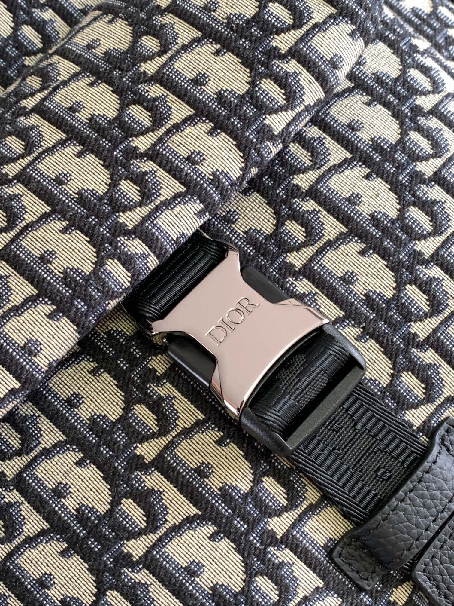 D*or explorer backpack-30 x 42 x 14.5cm