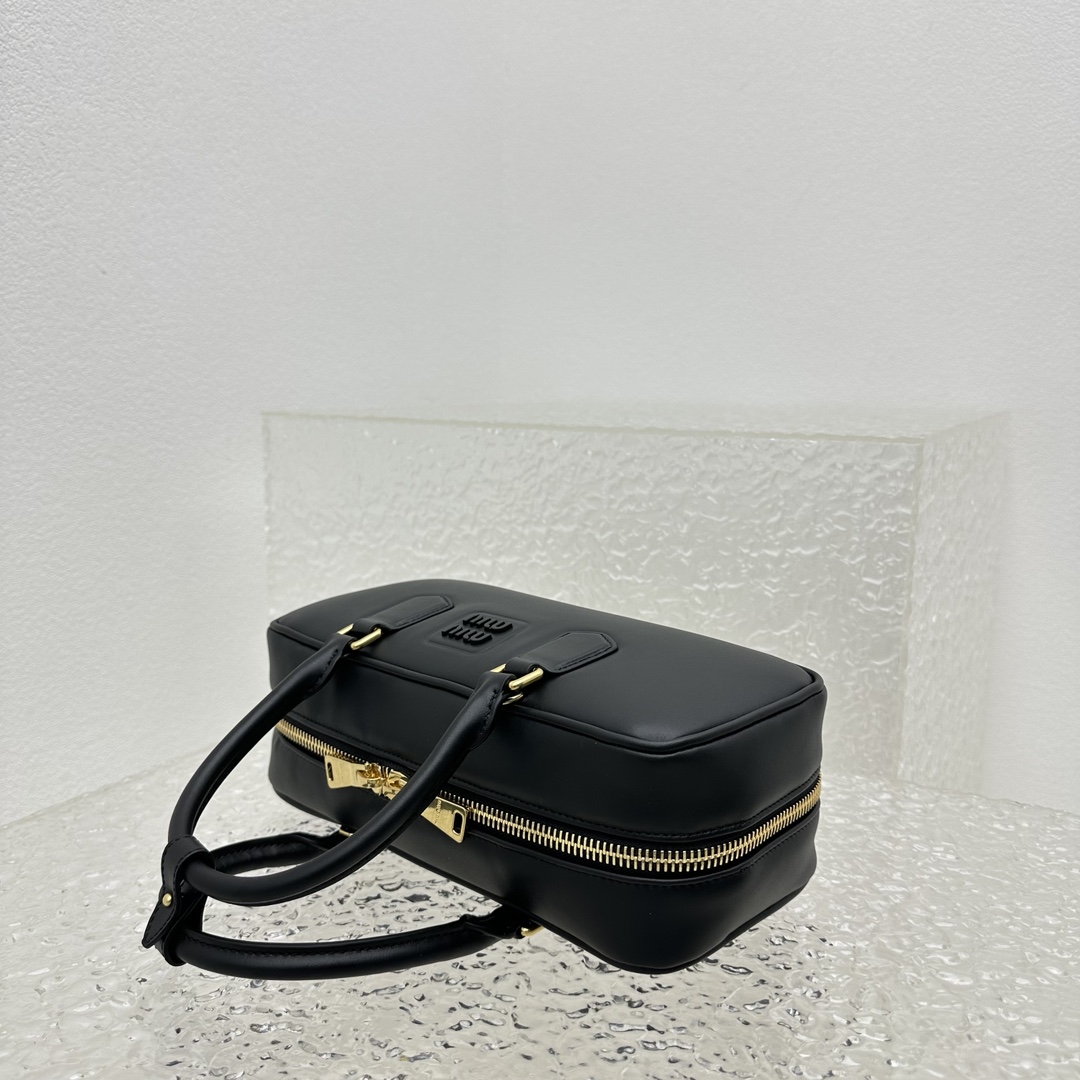 MiuMiu SS23 Softy Padded Bag-27*12*9CM