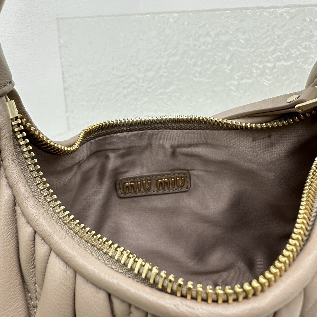 MiuMiu Wander Hobo Bag-20*6*17CM