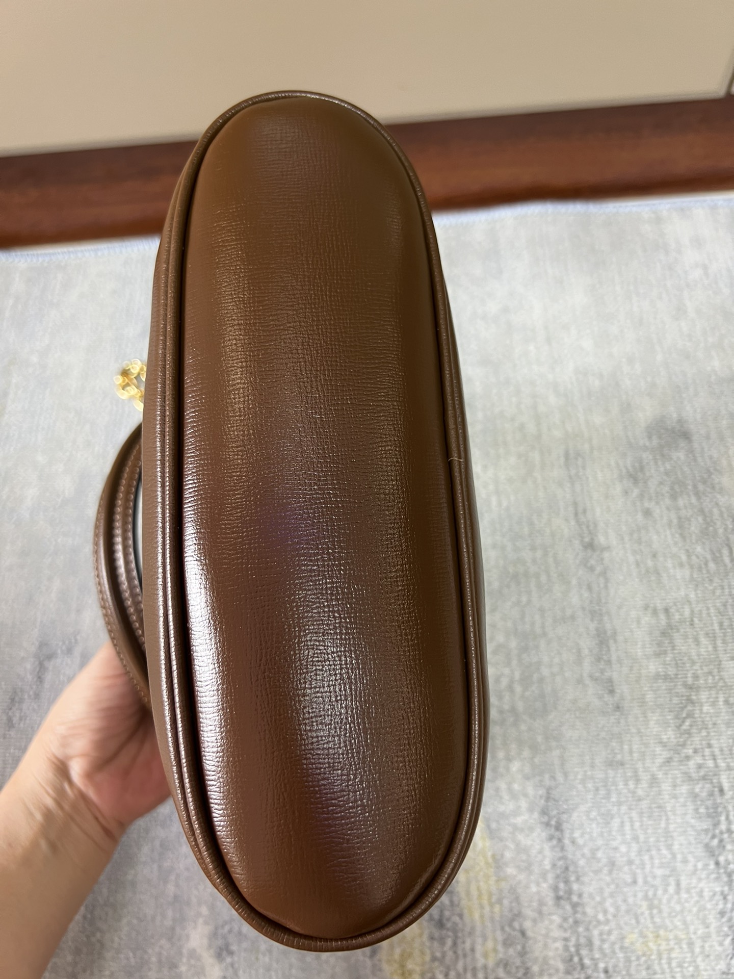 G*u*i tote 2023-25x 21x 9cm