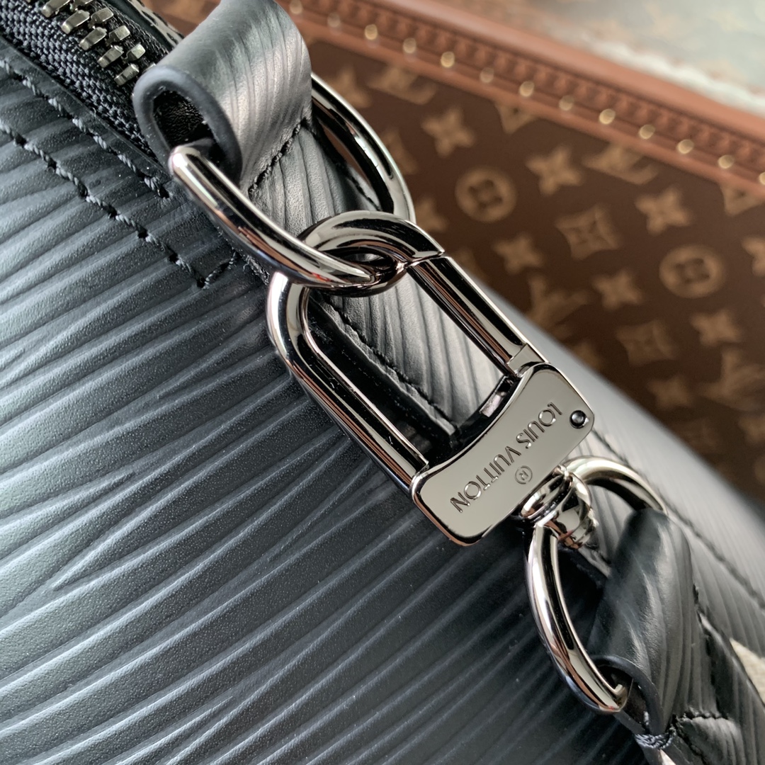 l**is V*t*n alma travel bag-64 x 42 x 22cm