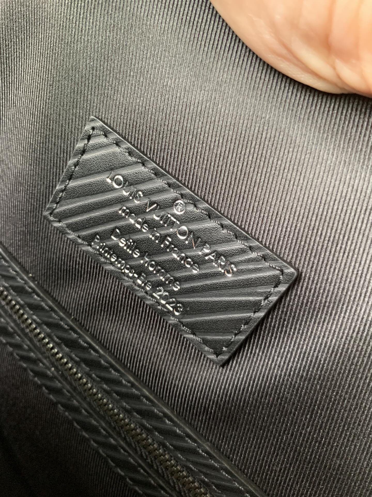 l**is V*t*n alma travel bag-64 x 42 x 22cm