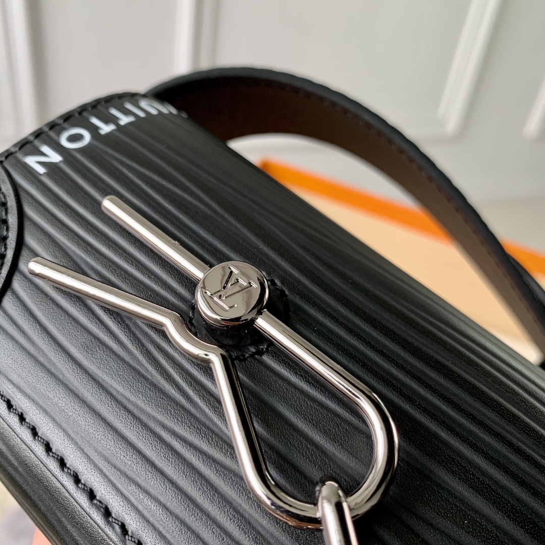 l**is V*t*n micro steamer bag-13*8*4.5cm