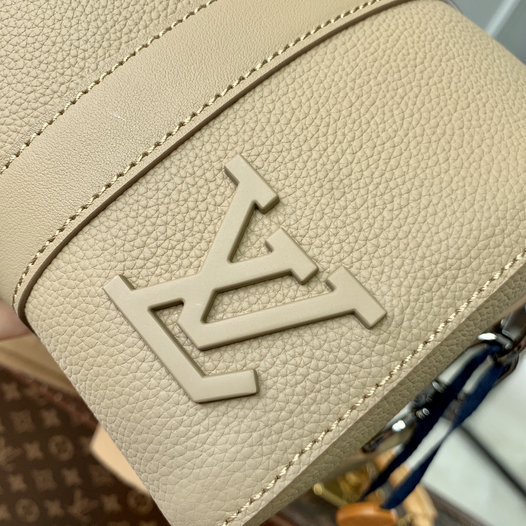 l**is V*t*n city keepall-27x17x13cm