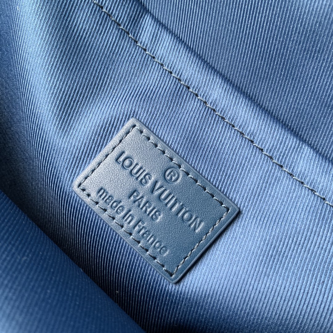 l**is V*t*n pilot backpack-20.0 x 30.0 x 4cm