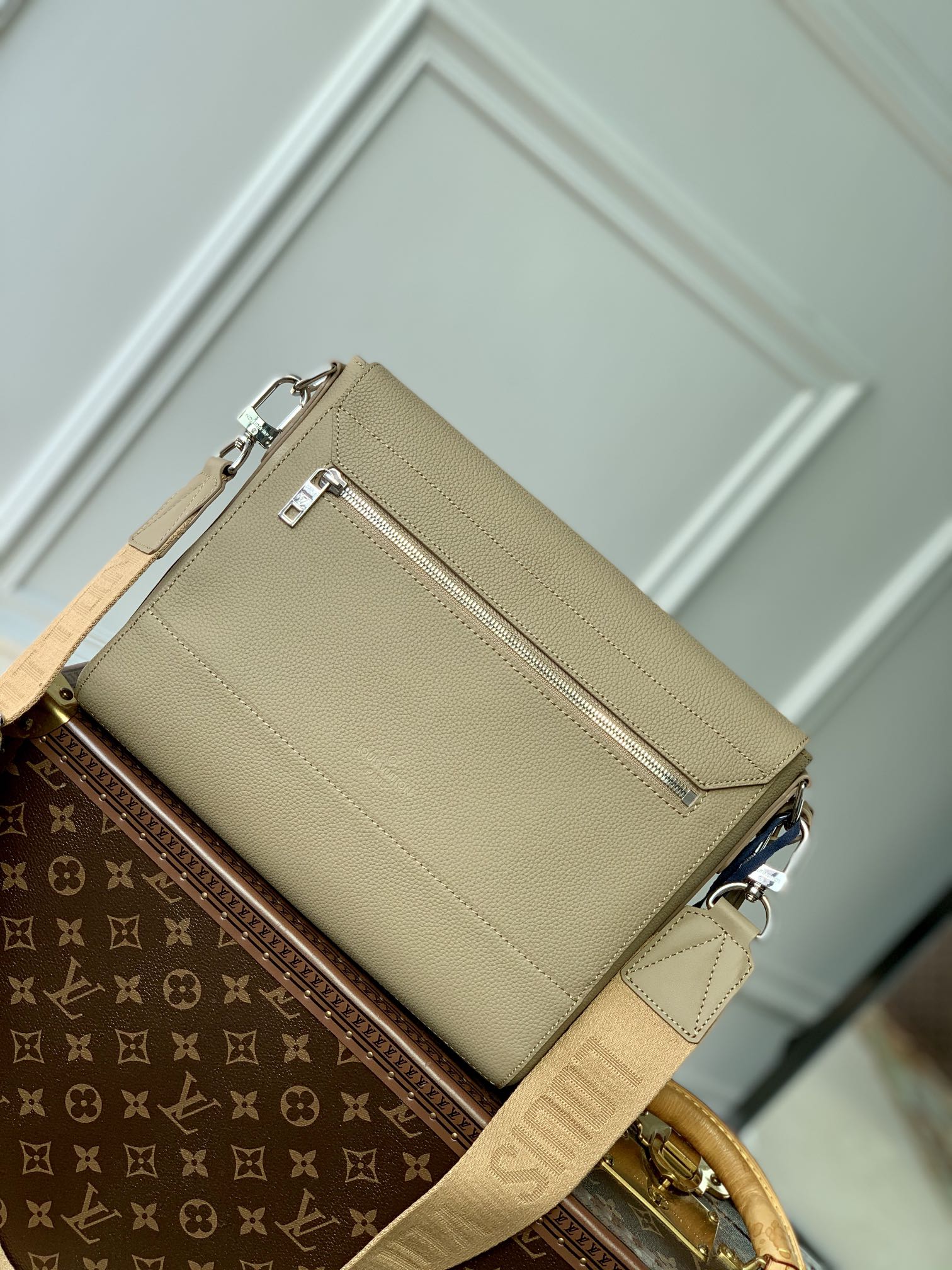 l**is V*t*n aerogram messenger bag-28 x 24 x 10cm