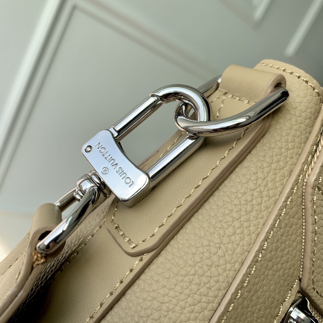 l**is V*t*n aerogram messenger bag-28 x 24 x 10cm