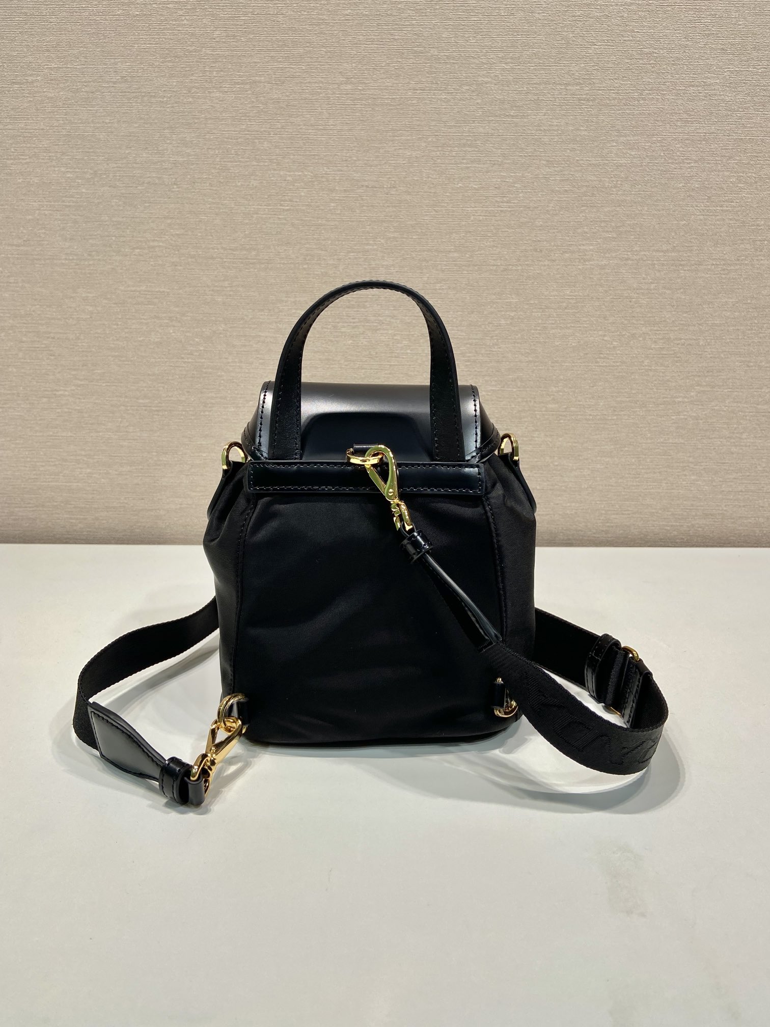 Pra*a backpack 1bz075 -16*18*10.5cm