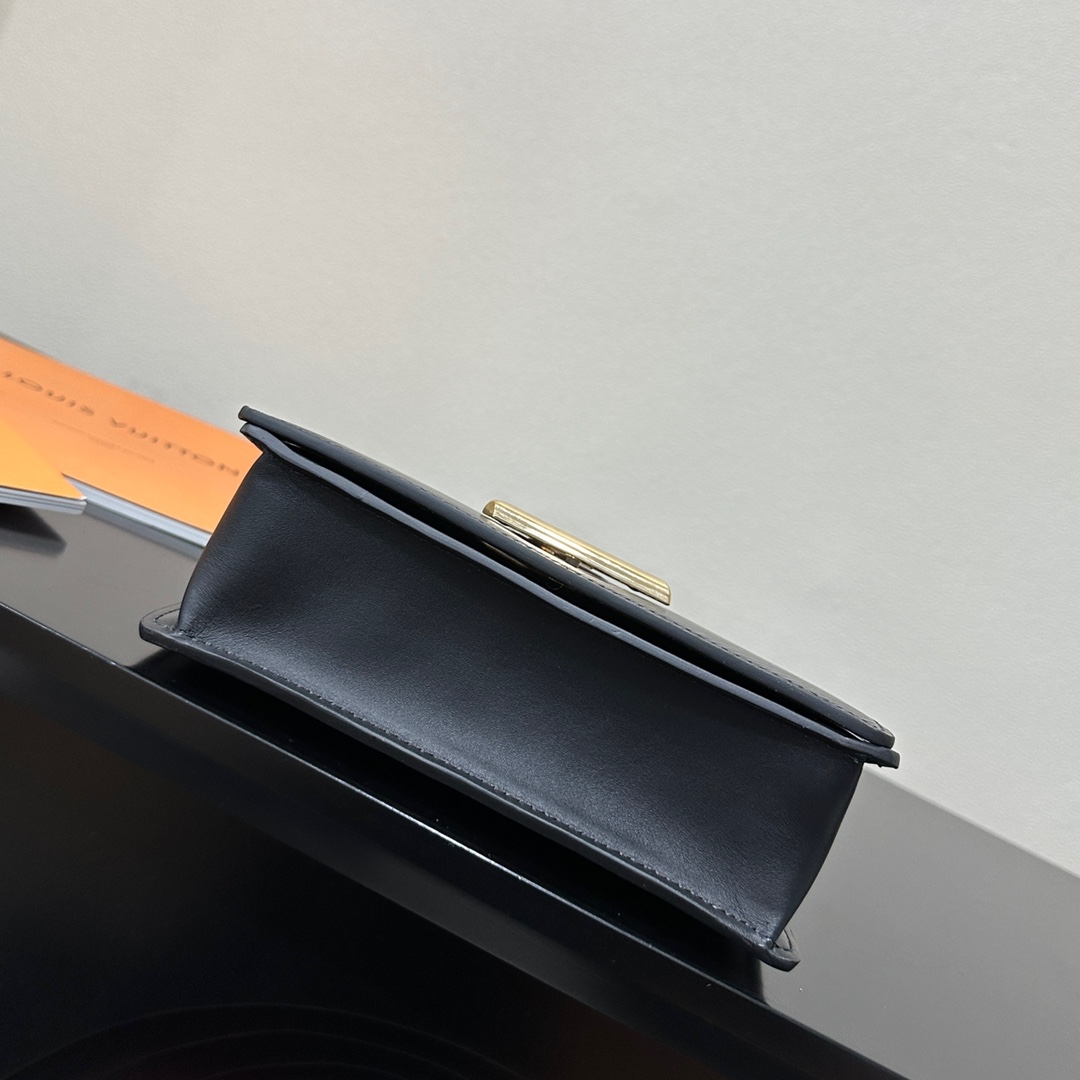 l**is V*t*n twist bag-m68750-19x13.5x4cm