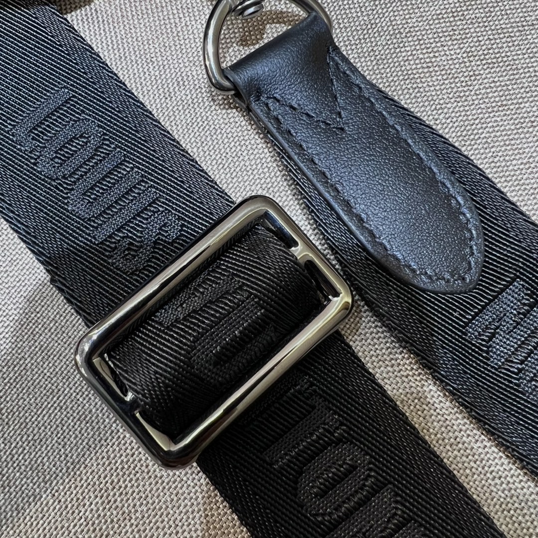 l**is V*t*n trio messenger bag -m22481-25 x 18.5 x 7cm