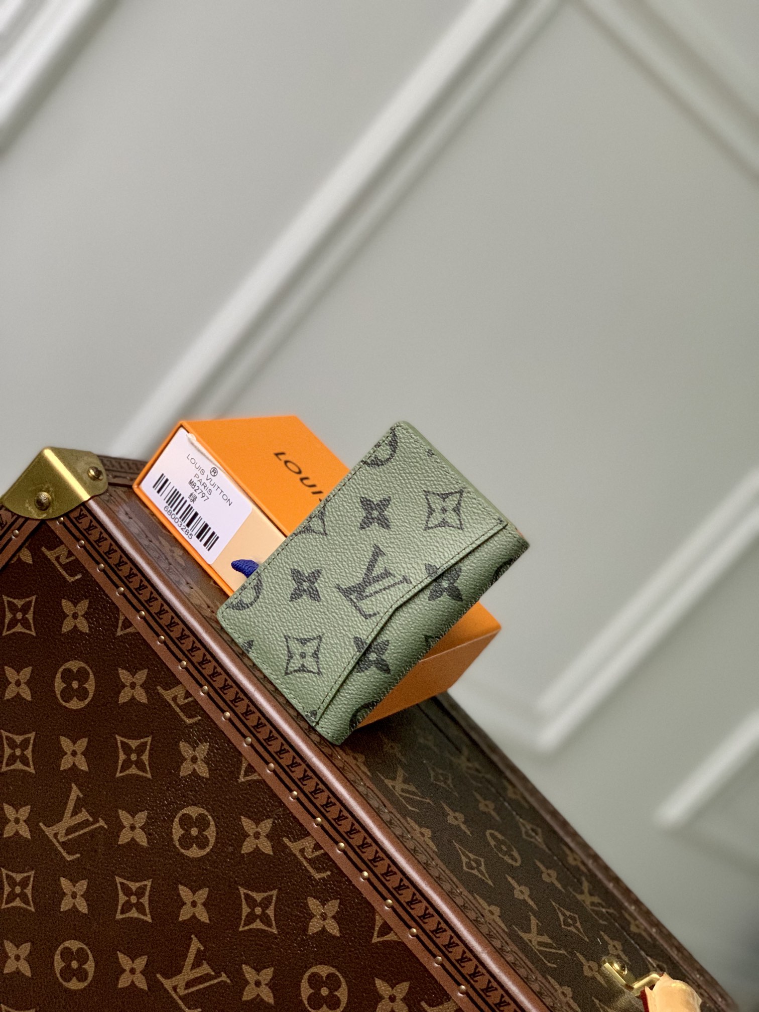 l**is V*t*n aerogram wallet-8 x 11 x 1cm