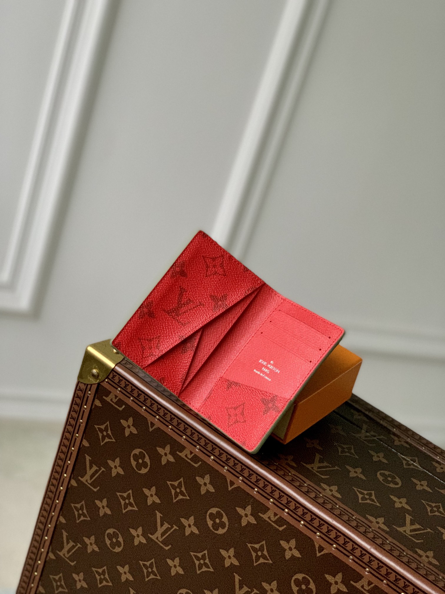 l**is V*t*n aerogram wallet-8 x 11 x 1cm