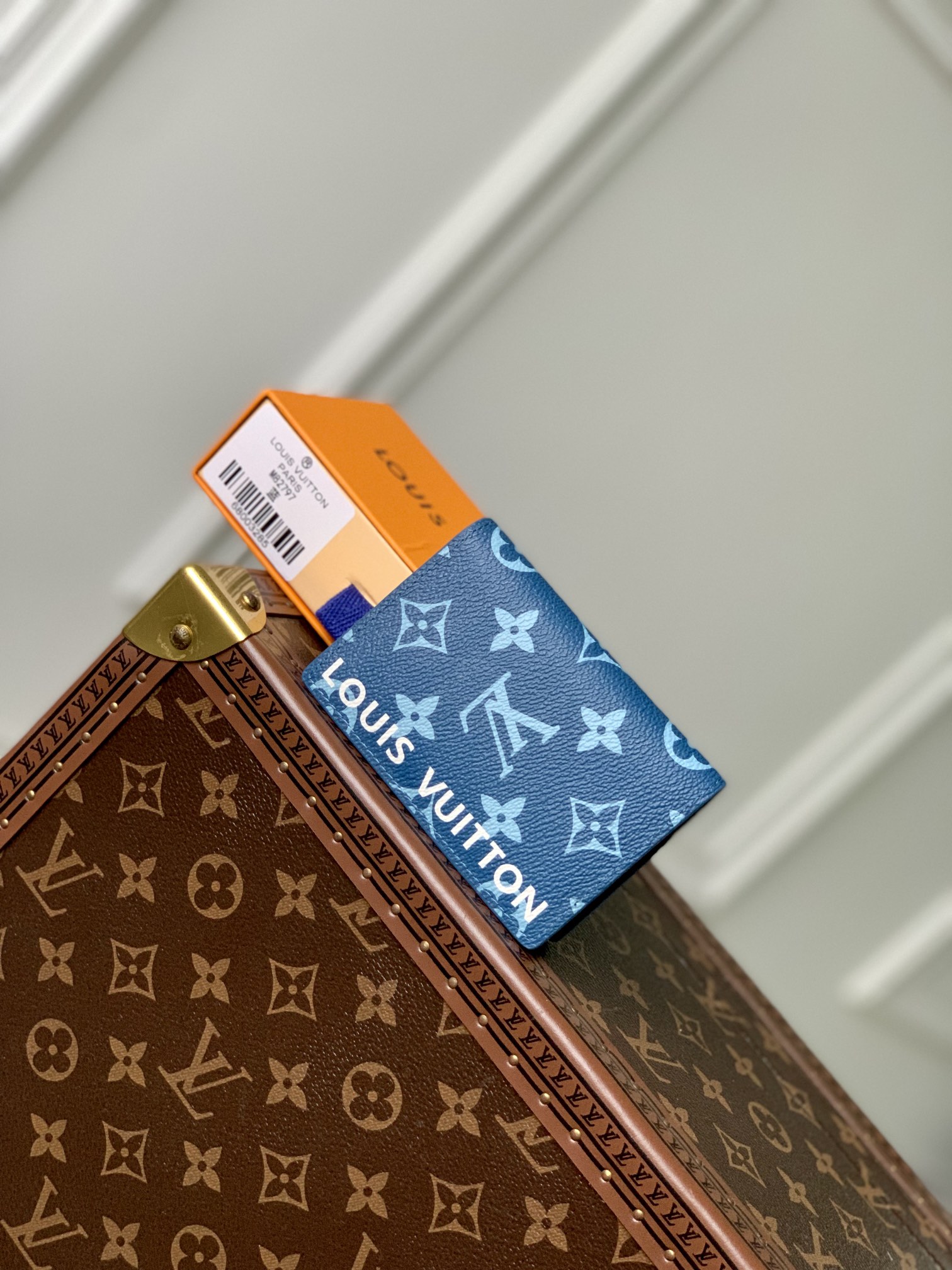 l**is V*t*n aerogram wallet-8 x 11 x 1cm