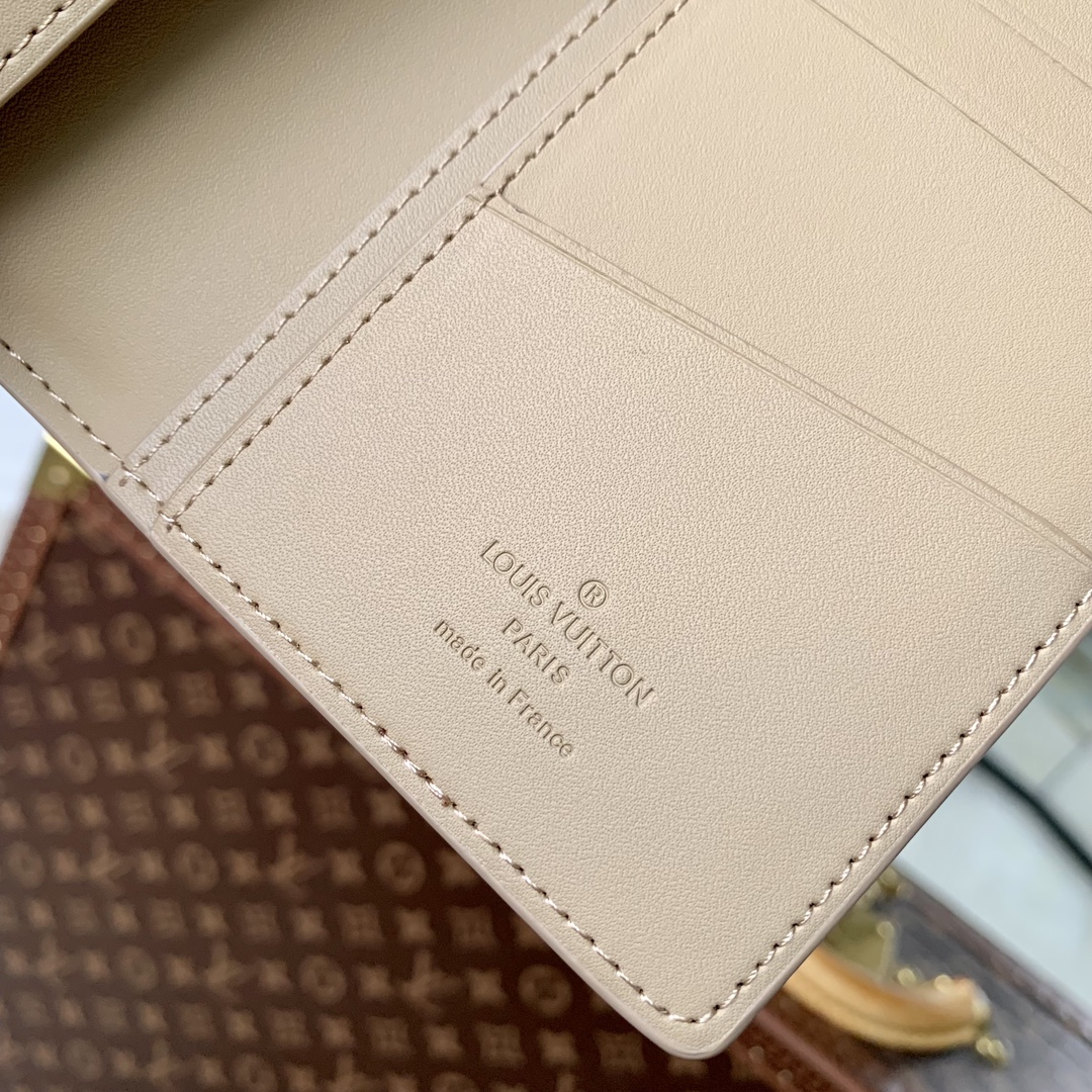 l**is V*t*n wallet-10*19*2cm