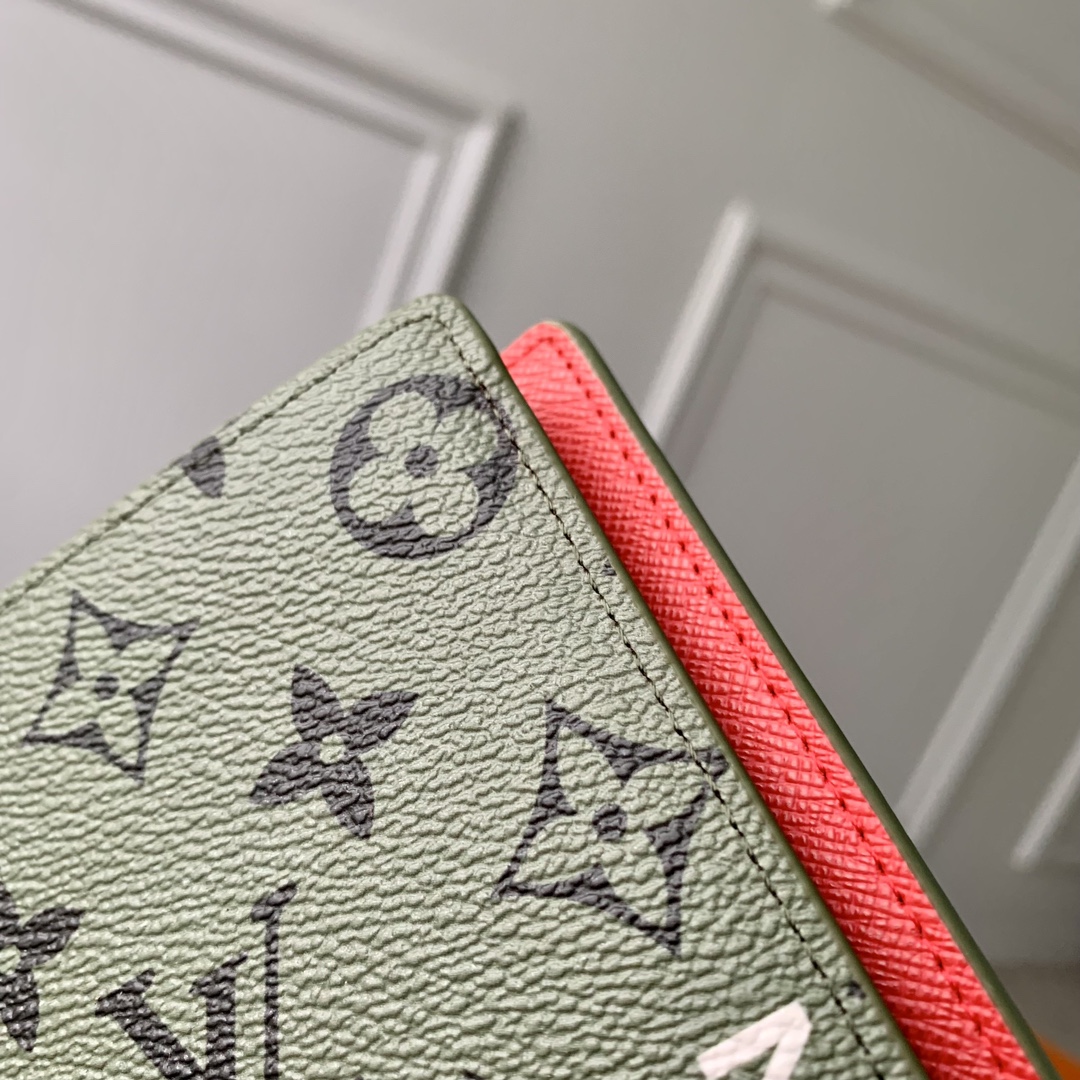 l**is V*t*n wallet-10*19*2cm