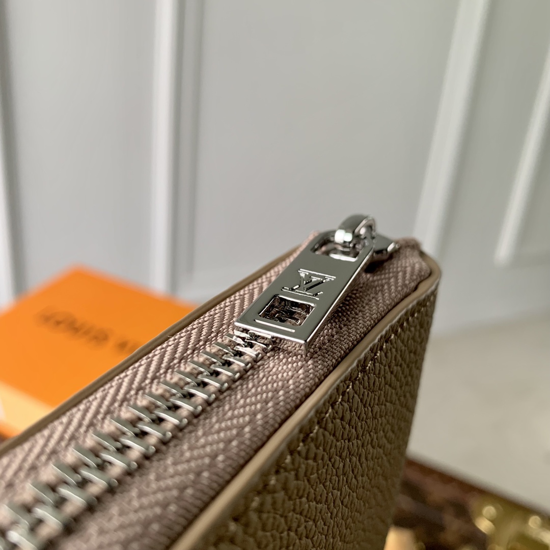 l**is V*t*n zippy wallet m82529-20*10cm