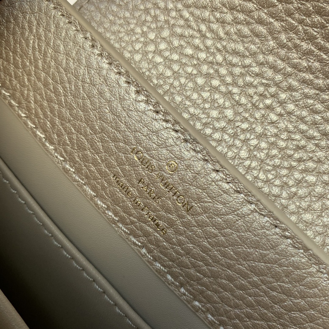 l**is V*t*n capucines handlebag