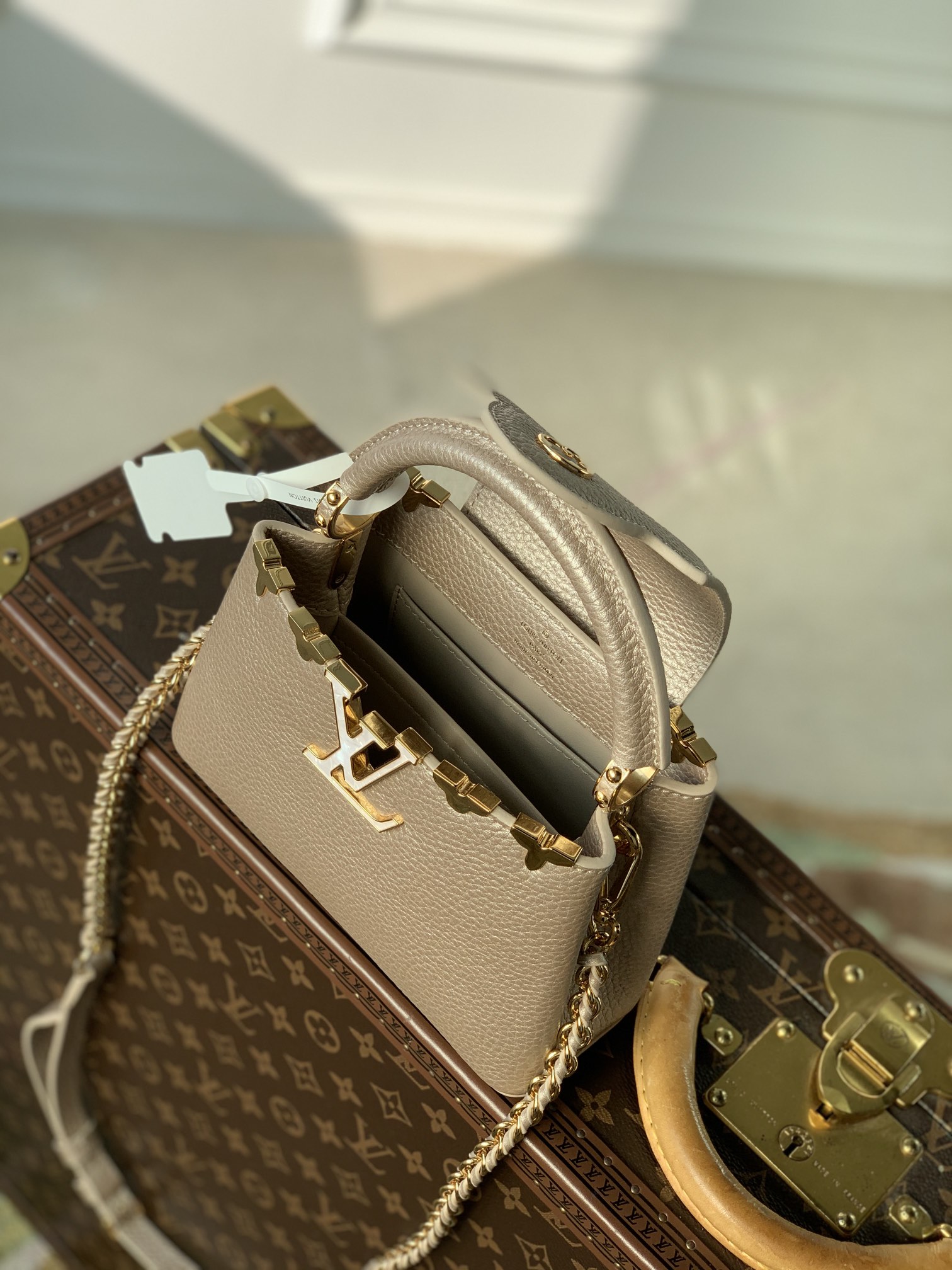 l**is V*t*n capucines handlebag