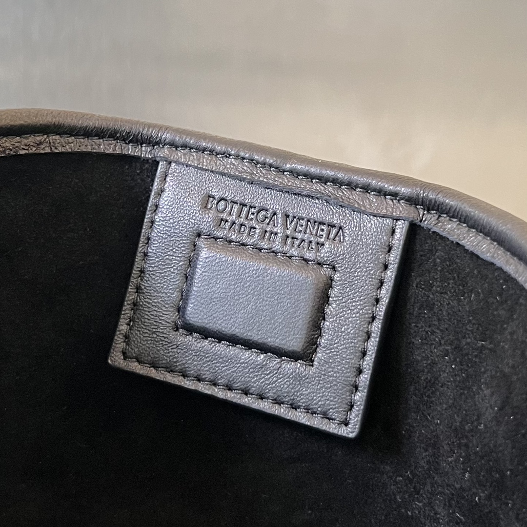 Bo*te*ga ve*ne*tasardine hobo tote-41x40x10cm