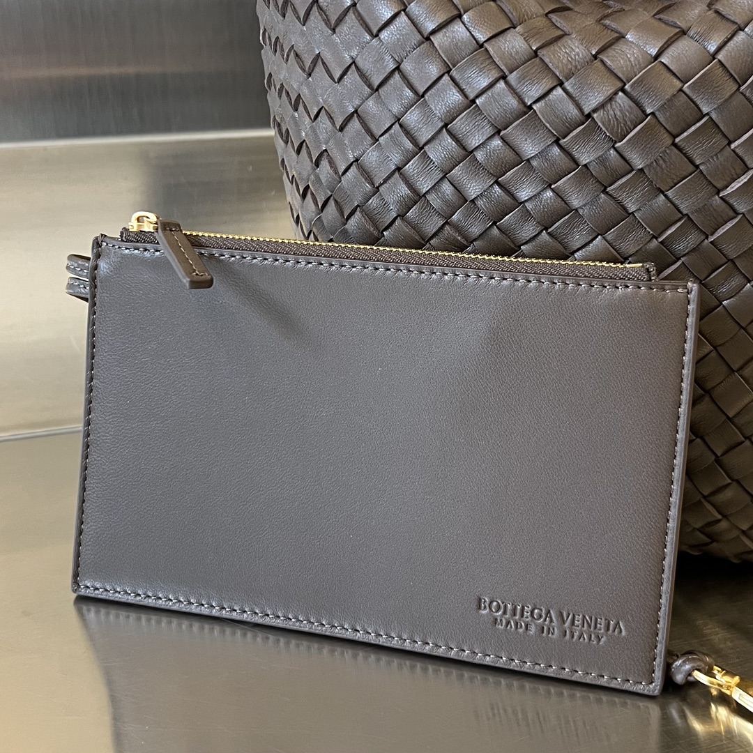 Bo*te*ga ve*ne*ta cabat bucket-35.5x21x13cm