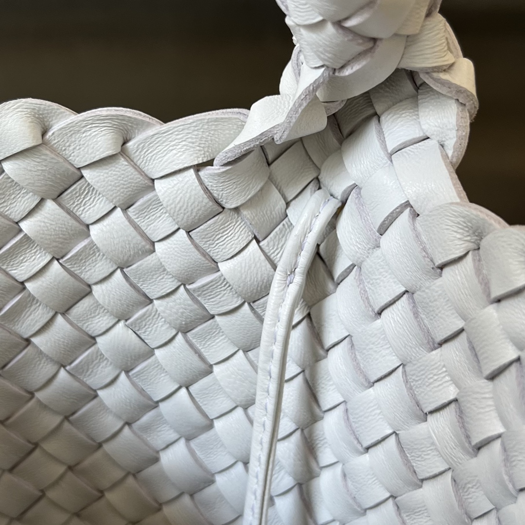 Bo*te*ga ve*ne*ta cabat bucket-35.5x21x13cm