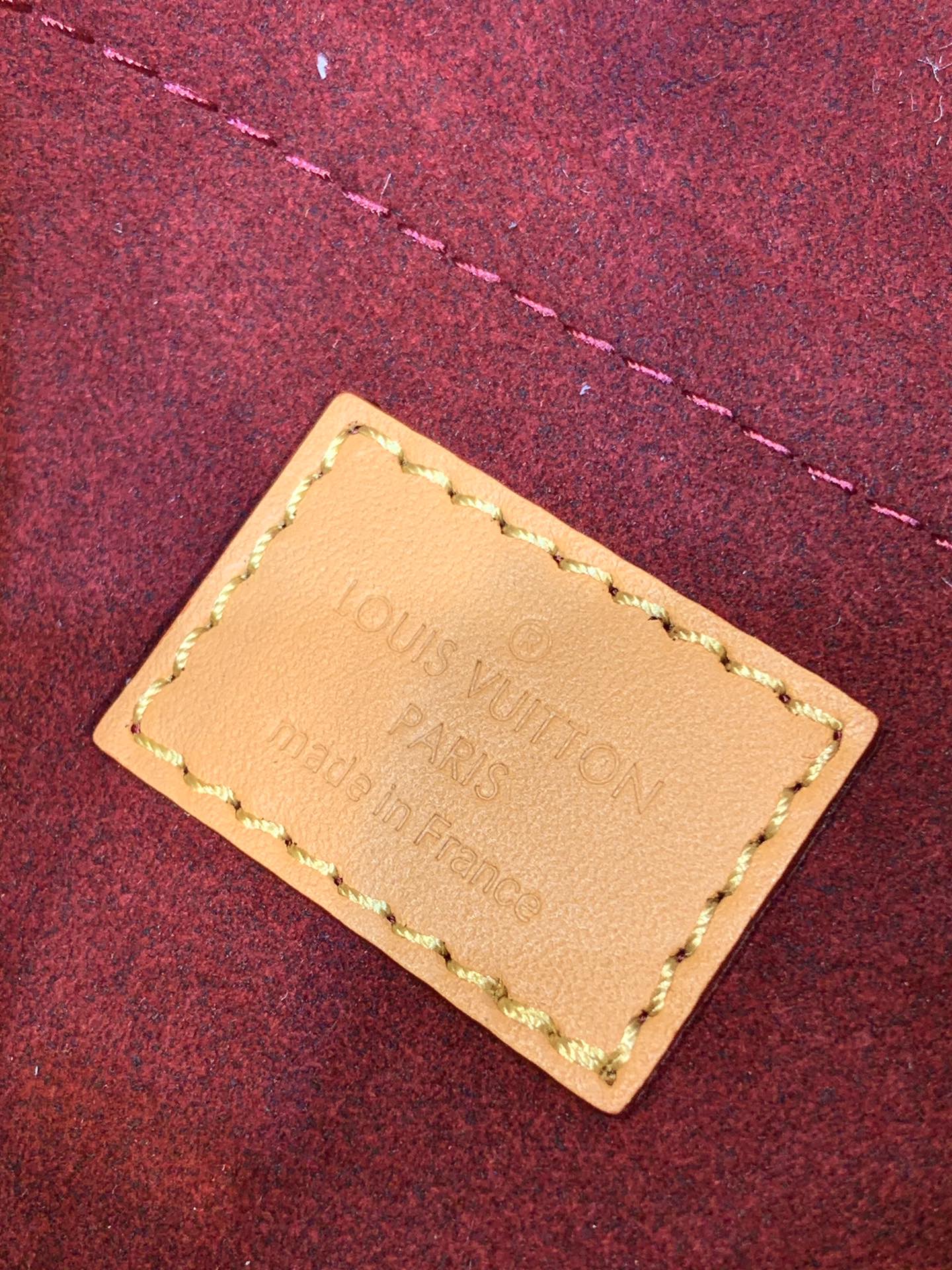 l**is V*t*n pochette croissant-26✖️13cm