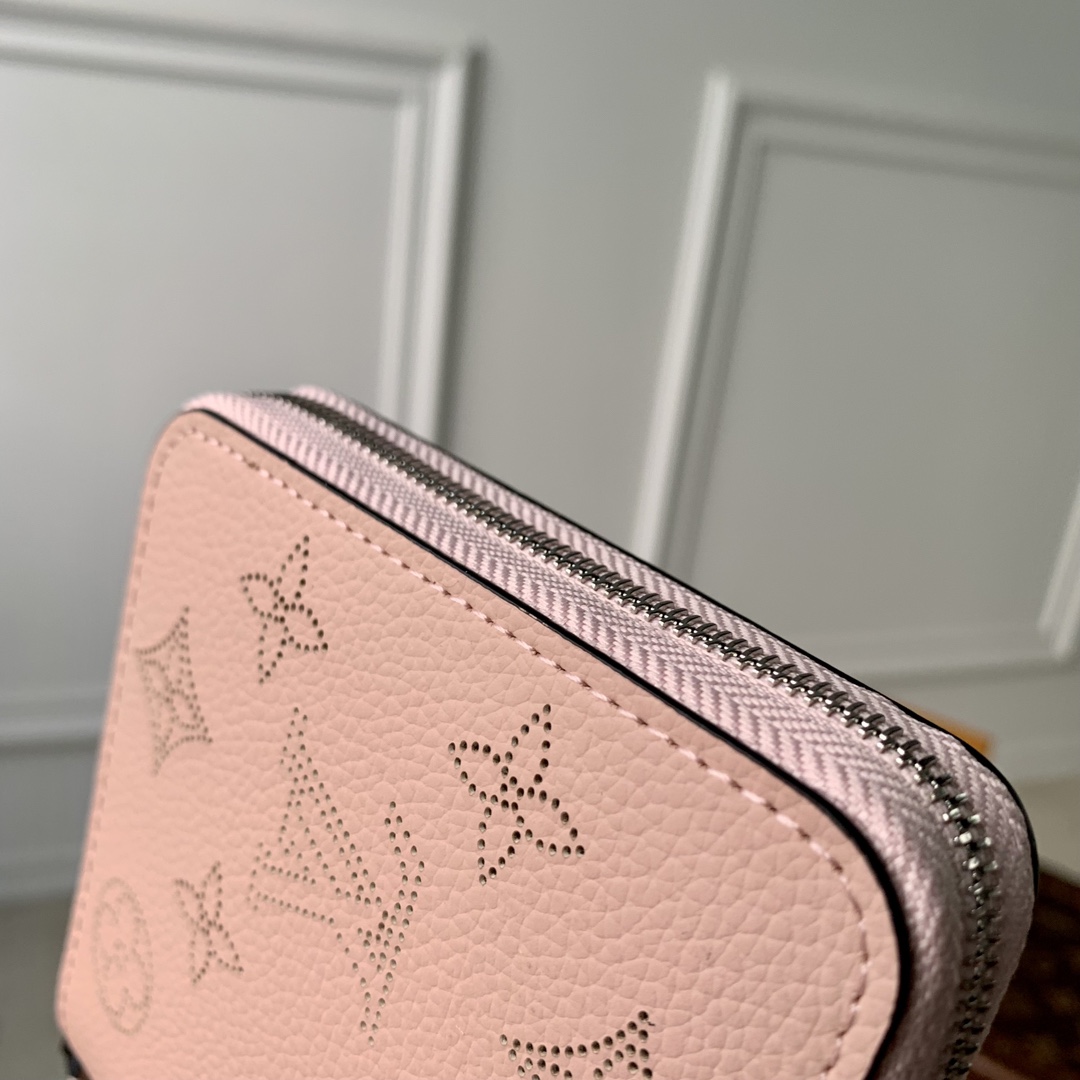 l**is V*t*n wallet-m81558-11.5 x 10.5 x 2cm