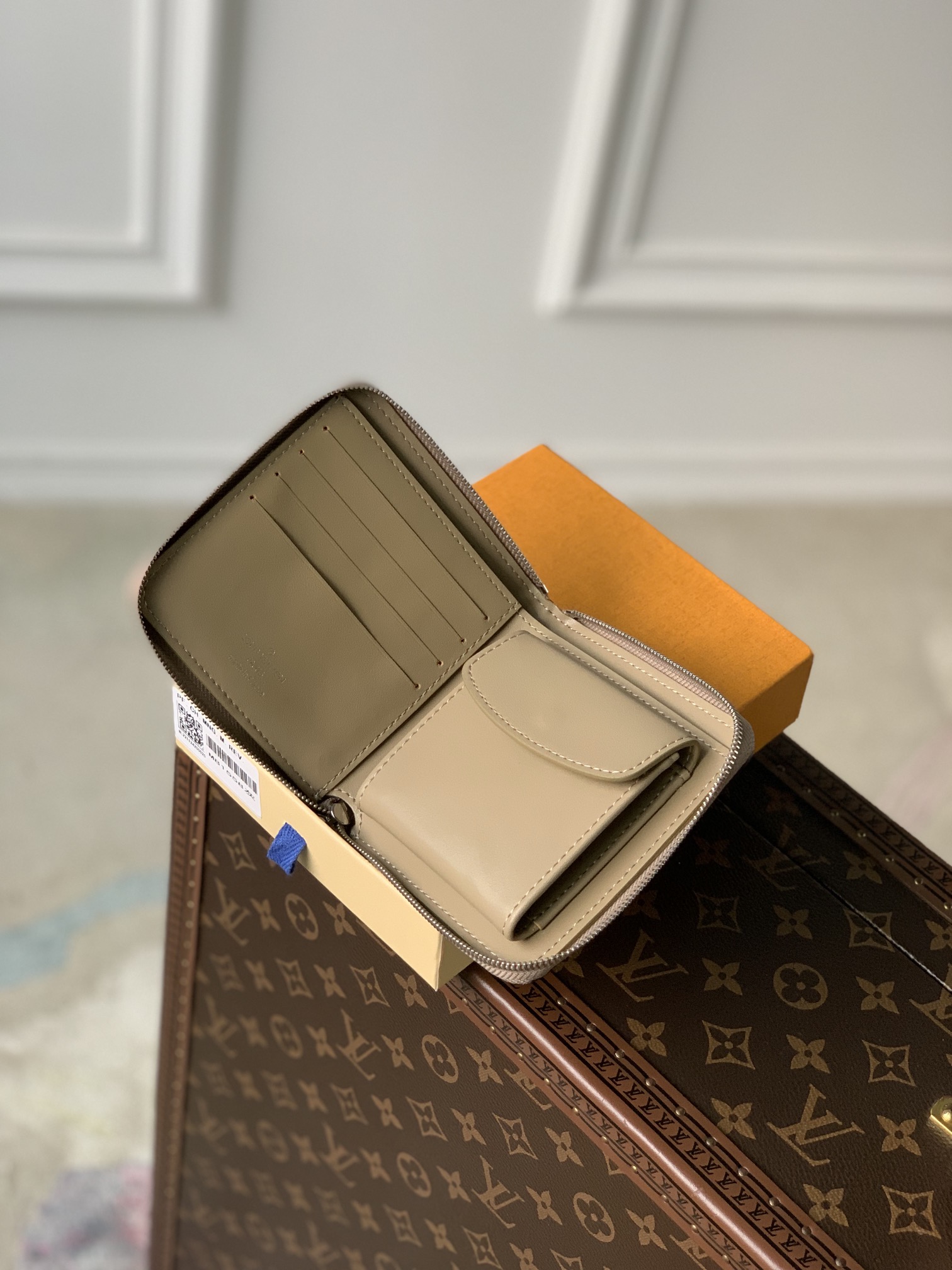 l**is V*t*n wallet-m81558-11.5 x 10.5 x 2cm