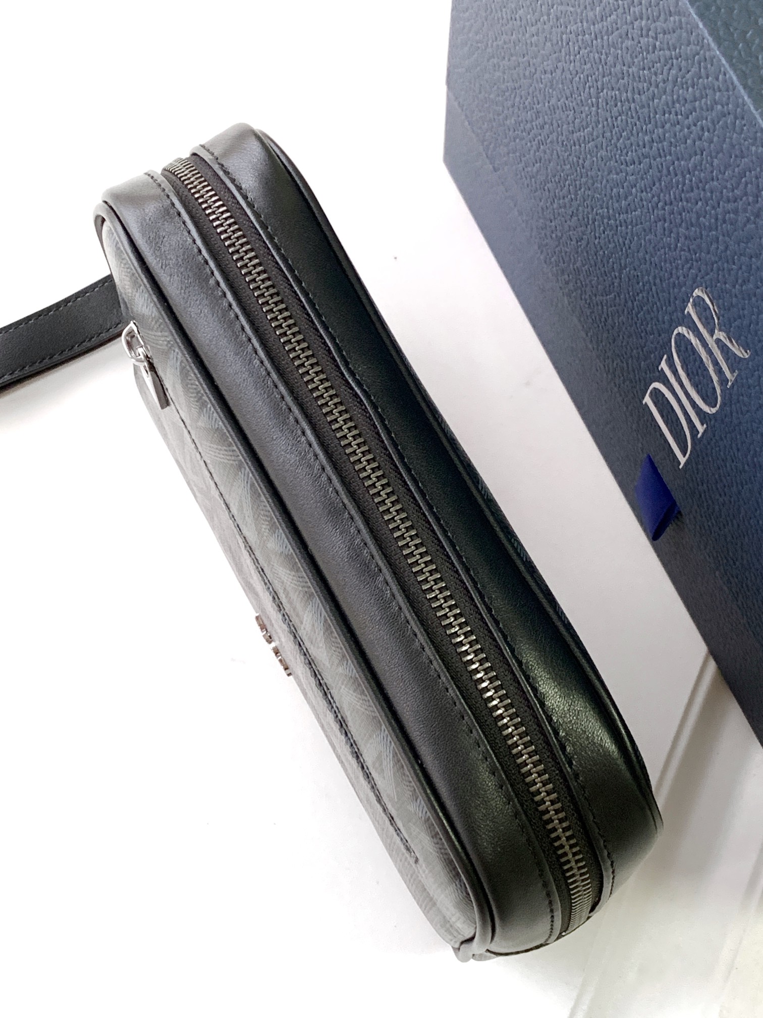 D*or pouch-24 x 15.5 x 5.5cm