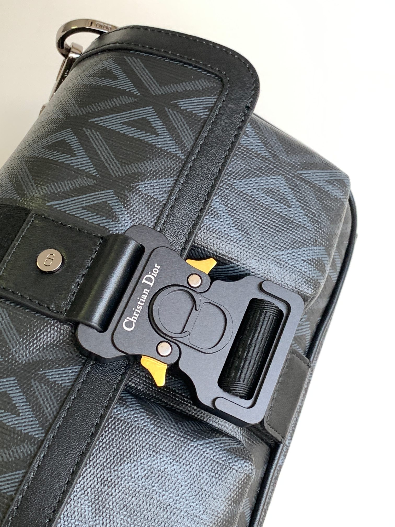 D*or hit the road handbags-27 x 17 x 9cm