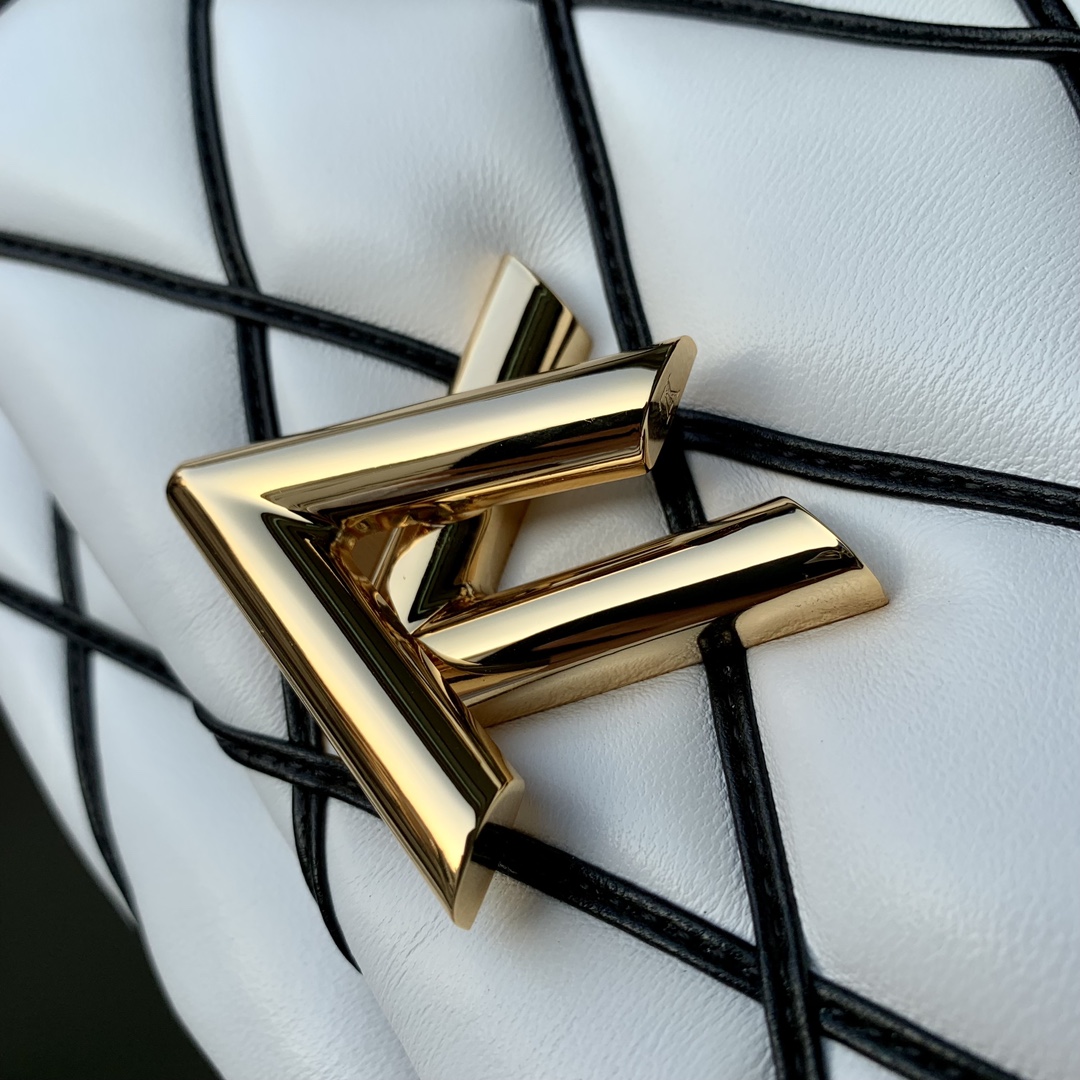 l**is V*t*n go-14 bag-m22891-23.0 x 16.0 x 10cm